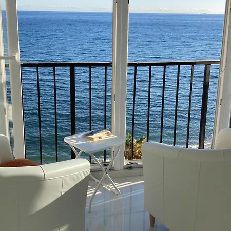 Spectacular Parnoramic Beachfront Sea View Lejlighed